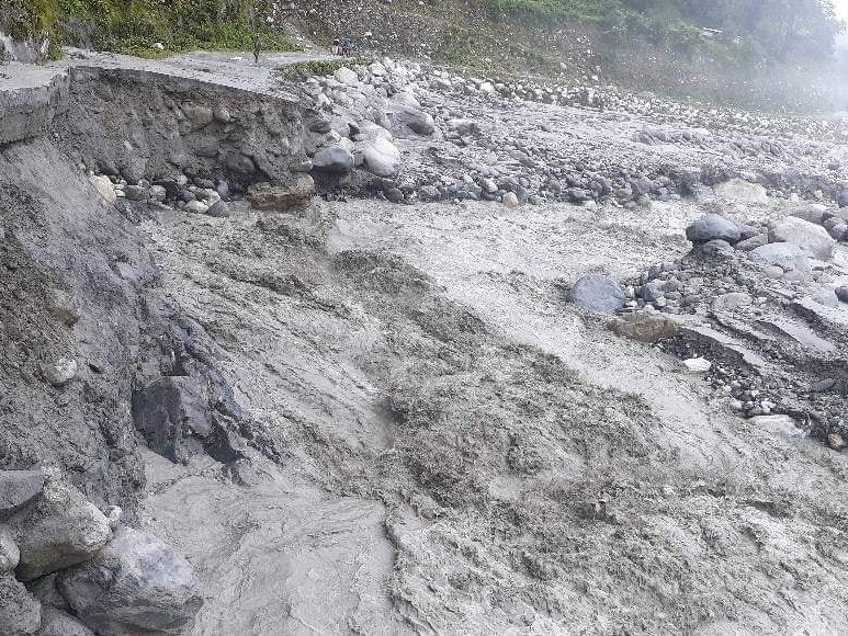सदरमुकाम चैनपुर जोड्ने सडकखण्ड अवरुद्ध 